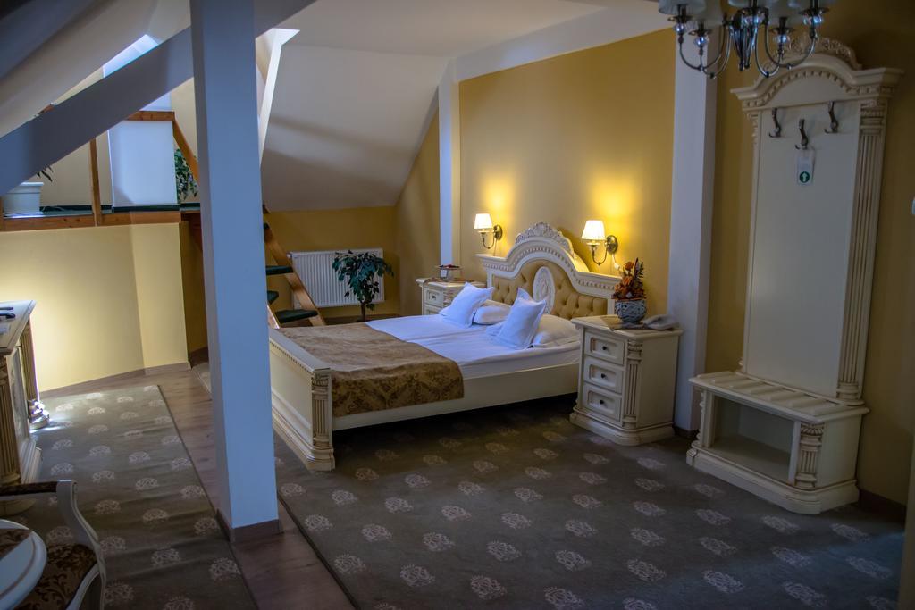 Hotel Astoria サトゥ・マーレ エクステリア 写真