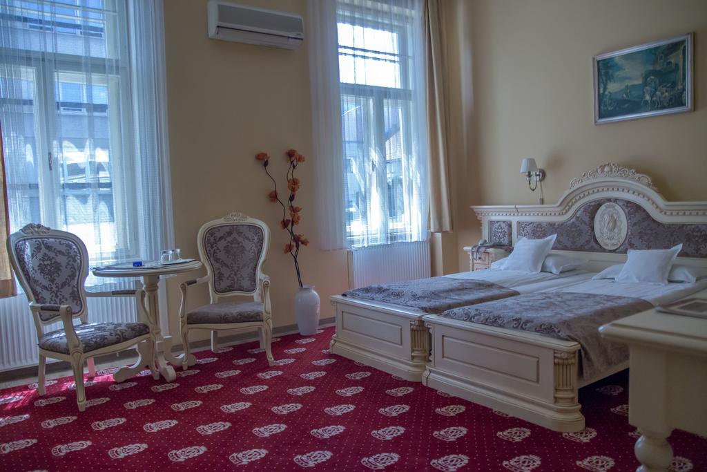 Hotel Astoria サトゥ・マーレ エクステリア 写真